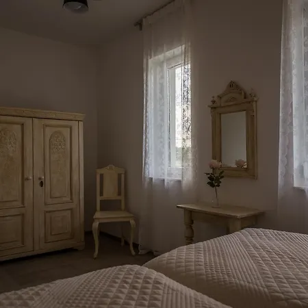 Hotel Radhe Es Syam Meditacios Es Rendezvenykozpont *