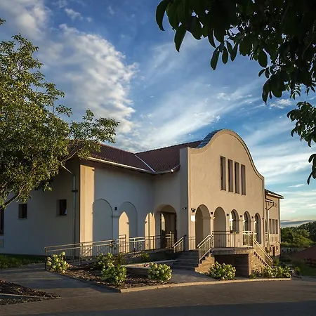 Hotel Radhe Es Syam Meditacios Es Rendezvenykozpont *