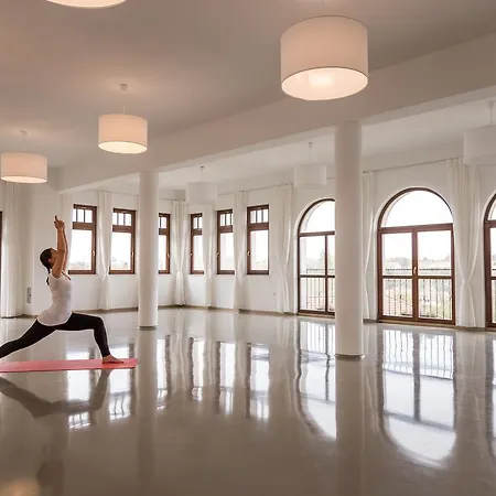 Hotel Radhe Es Syam Meditacios Es Rendezvenykozpont *