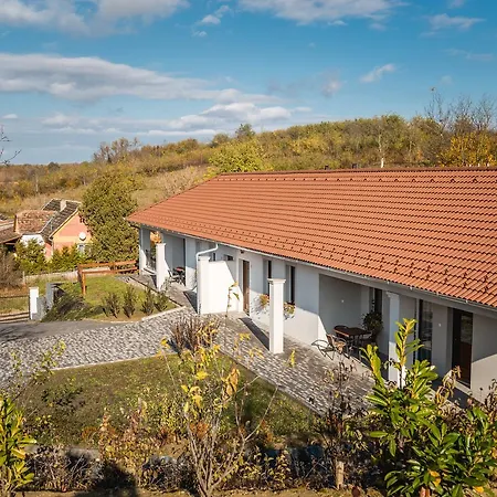 Hotel Radhe Es Syam Meditacios Es Rendezvenykozpont *