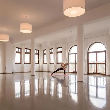 Hotel Radhe Es Syam Meditacios Es Rendezvenykozpont *