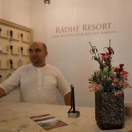 Hotel Radhe Es Syam Meditacios Es Rendezvenykozpont *