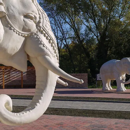 Hotel Radhe Es Syam Meditacios Es Rendezvenykozpont *
